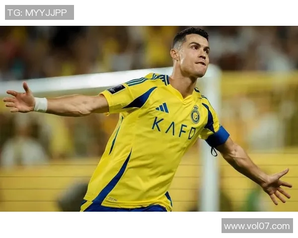 足球明星们热议C罗的传奇生涯与对足球的深远影响